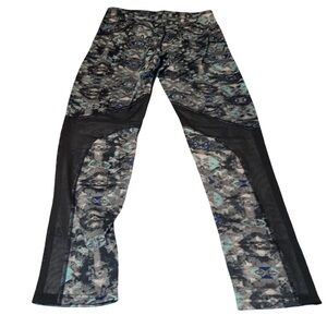 Leggings Yoga Workout Pants Mesh Cut-Out Women Size L /XL Runs Small  New Tags